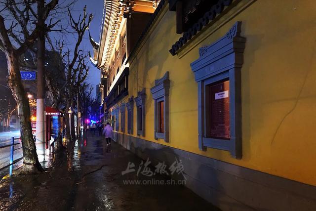 直击：2020年除夕夜上海寺庙静悄悄，上海人烧头香热闹场景不再！